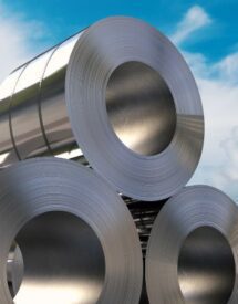 Steel tariffs in global trade and their impact on international logistics and supply chains.