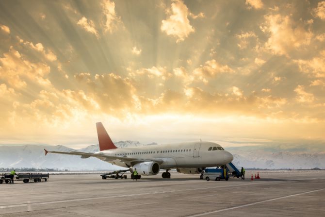 Avión listo para Transporte Aéreo Prioritario México al amanecer