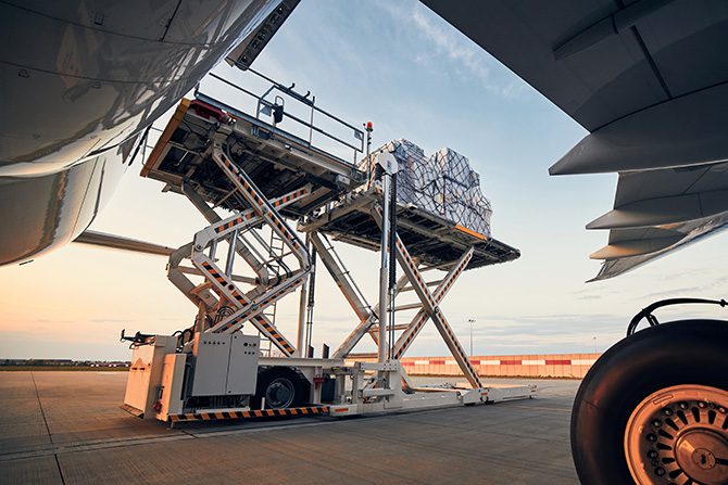 filling a plane with cargo