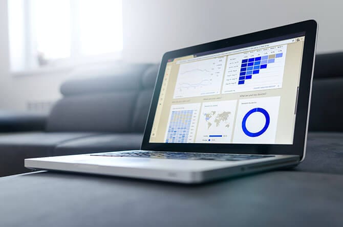 A laptop with statistic data symbolizing resilient supply chains